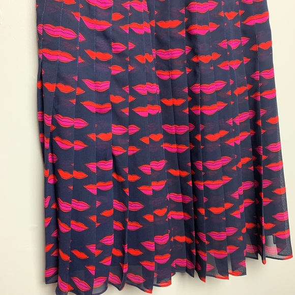 Halogen | Navy/Red Lip Pleated Dress Sz 4P - Picture 7 of 8